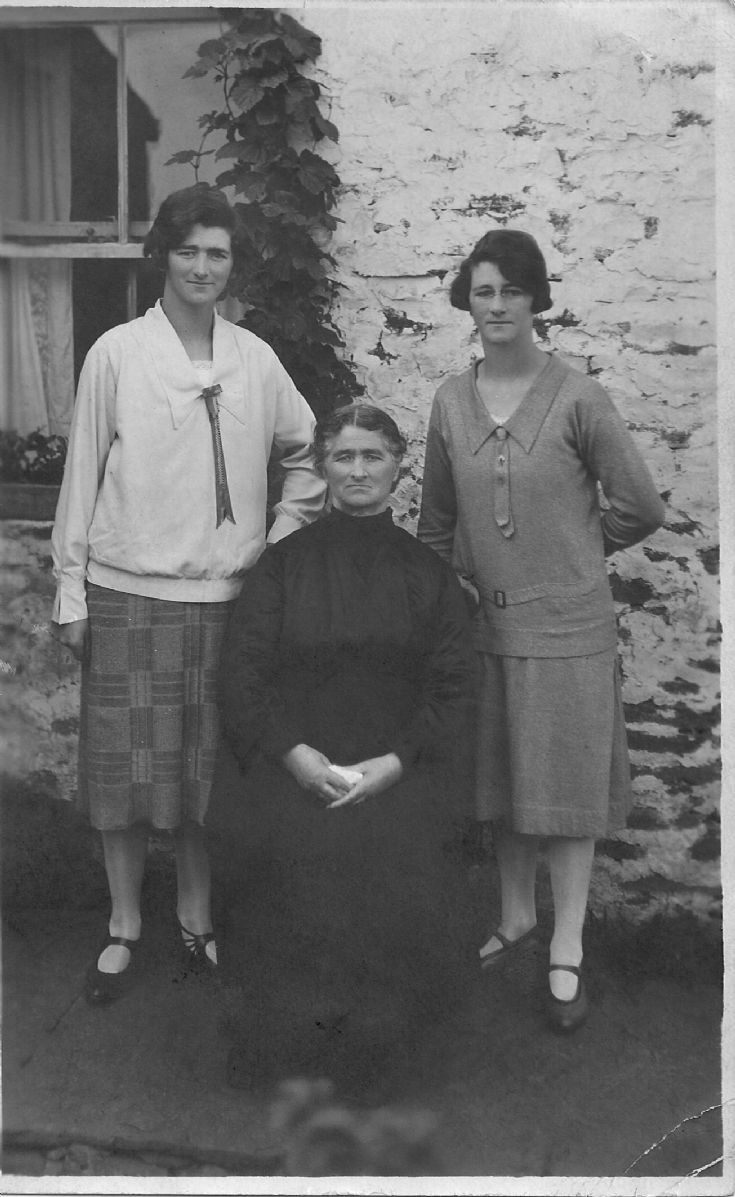 Margaret Mathieson Sinclair and daughters