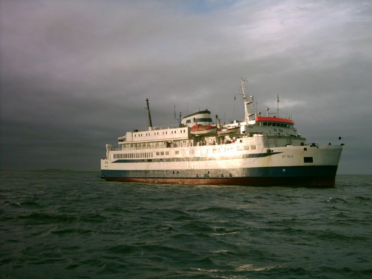 'St Ola' anchored in Pierowall Roads 17-9-2004