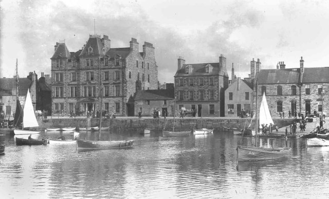 Sailing dinghies setting off from Corn Slip