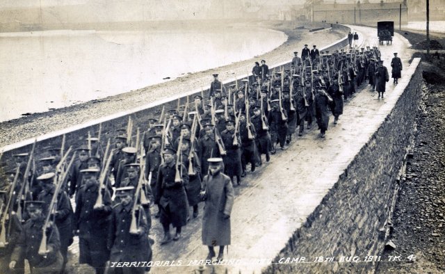 Territorials marching to camp, 18/8/1911