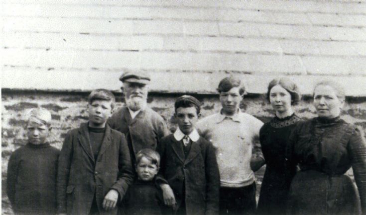 Heddle family, Horraldshay, Firth c. 1911
