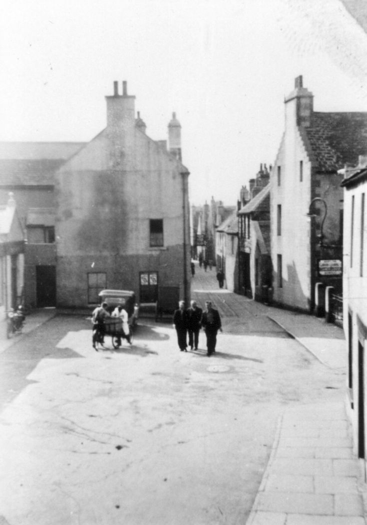 looking up victoria street