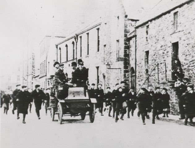 Early car on harbour Street