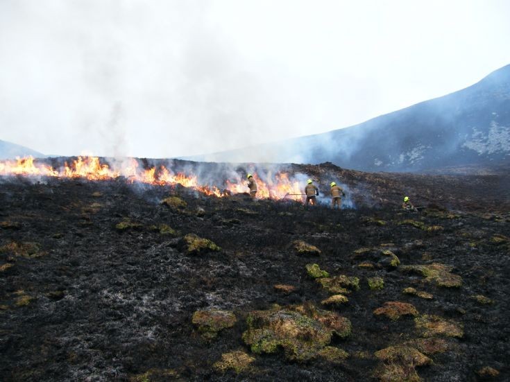 Heath fire in Hoy 2