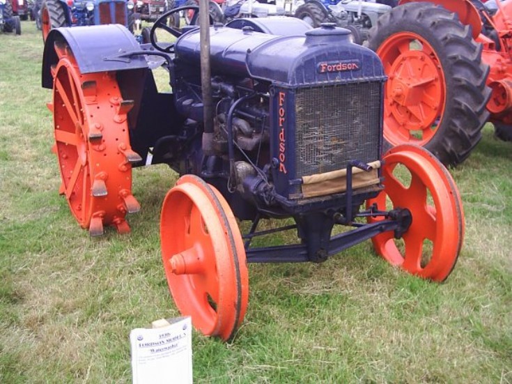 Vintage tractor- Fordson Waterwasher