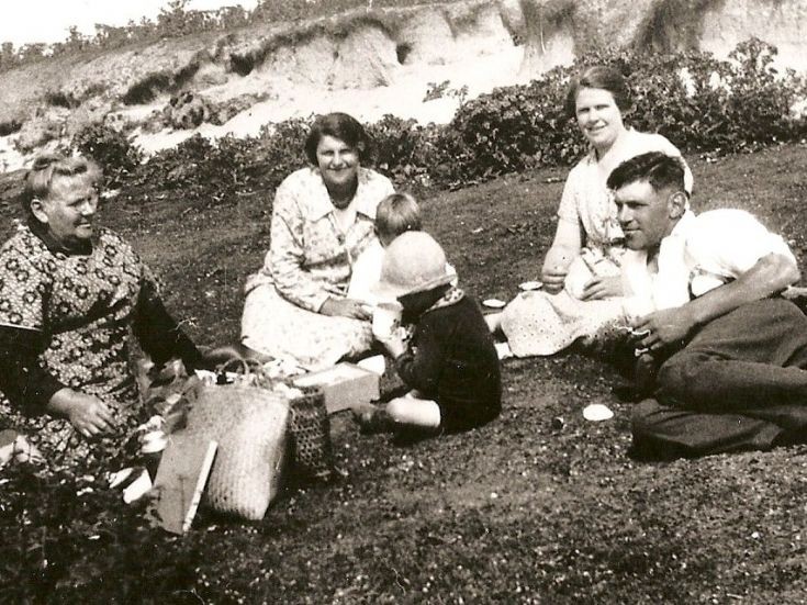 Family picnic in Stronsay