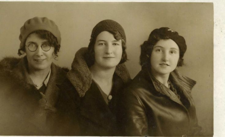 3 Flotta sisters