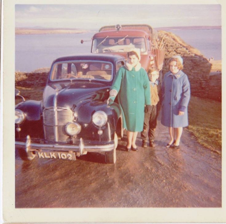 Mabel, Mervyn and Beryl Gillespie