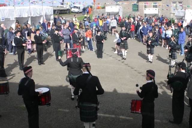 Kirkwall City Pipe Band in Flotta