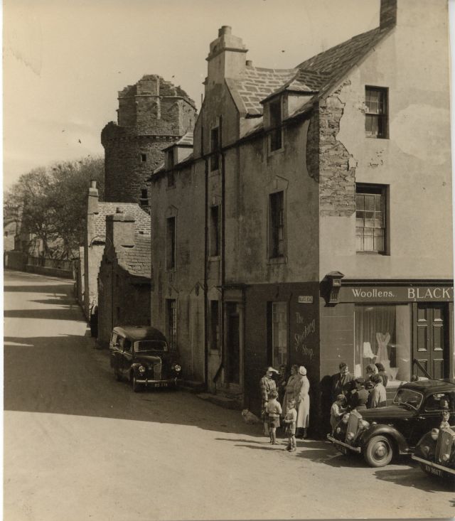 Looking up Palace Road