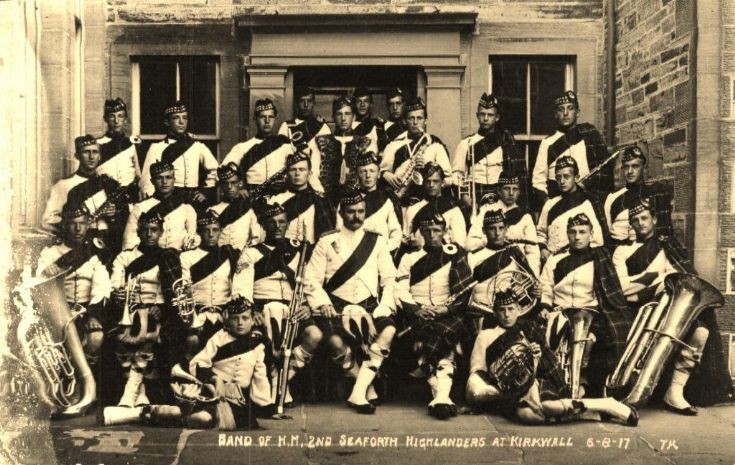 Seaforth Highlanders outside KGS, 1917