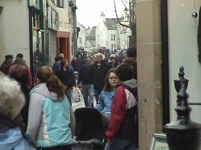 Crowds flock to Albert St (shopping and Santa )